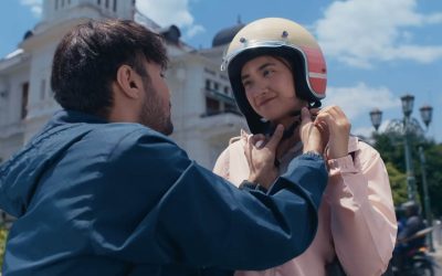 Cinta Tak Pernah Tepat Waktu